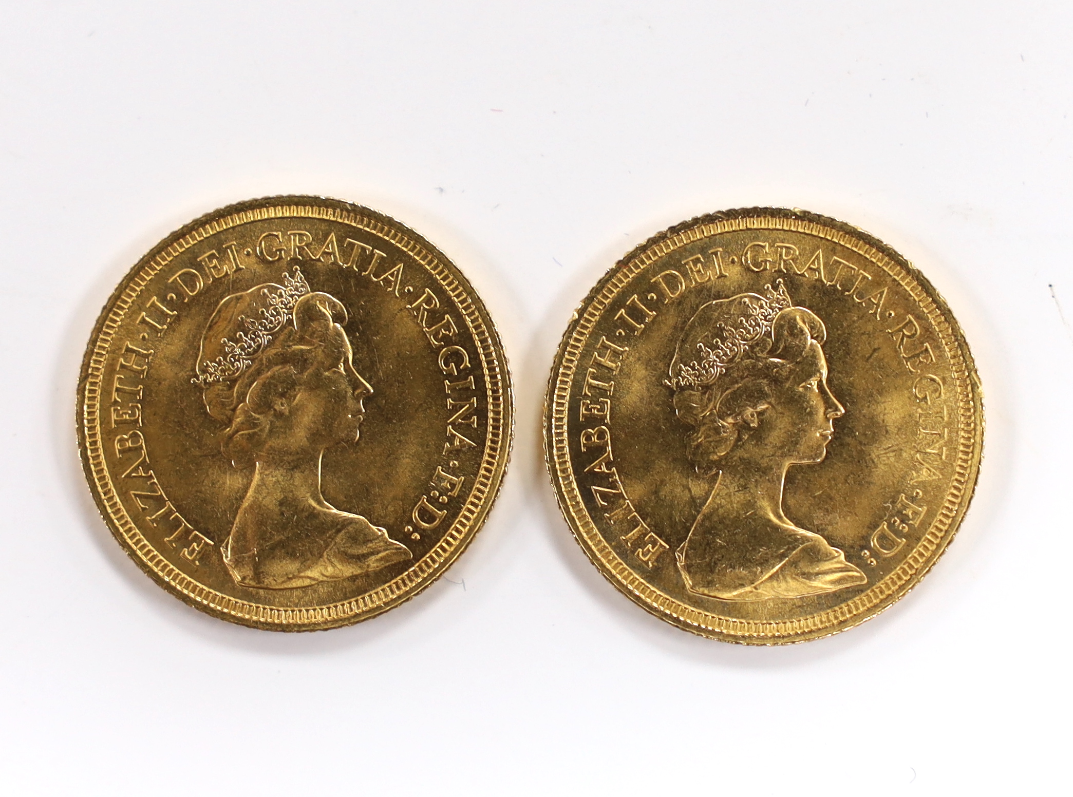 British gold coins - Two QEII gold sovereigns, 1974, about UNC, (S4204)